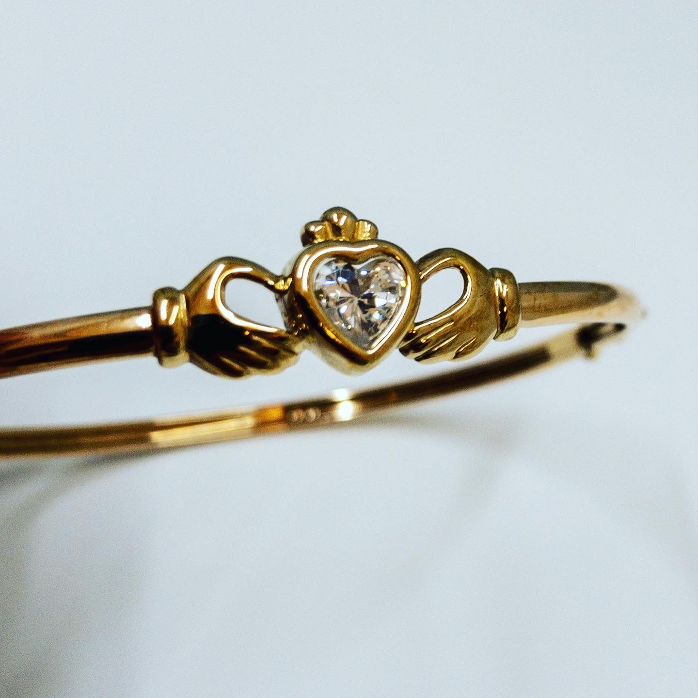 Claddagh Bangle Bracelet 10k