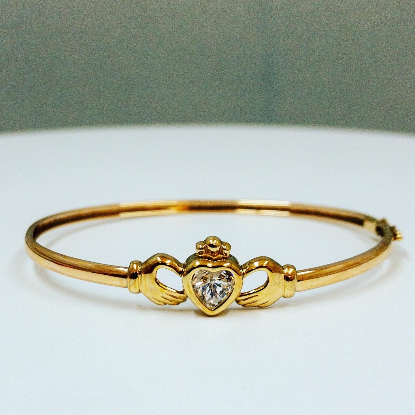 Claddagh Bangle Bracelet 10k